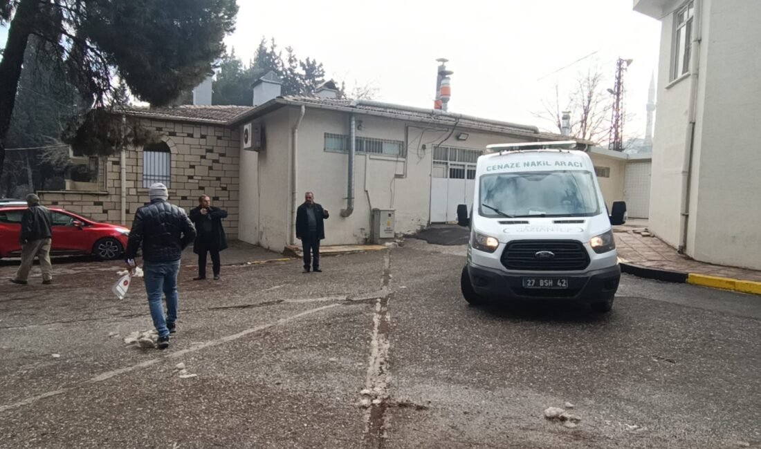 Ahmet ATMACA-Nuray UZATMAZ/GAZİANTEP, (DHA)- GAZİANTEP’te, forkliftin sepetinden düşüp yaralanan fabrika