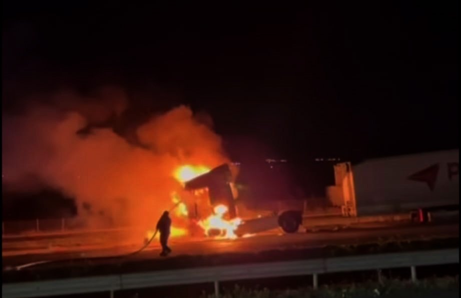 Kadir ÇELİK/NURDAĞI, (Gaziantep), (DHA)- GAZİANTEP’in Nurdağı ilçesinde, seyir halindeyken alev