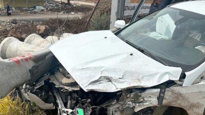 Kadir ÇELİK/ GAZİANTEP, (DHA)- GAZİANTEP’in İslahiye ilçesinde, TIR ile çarpışan