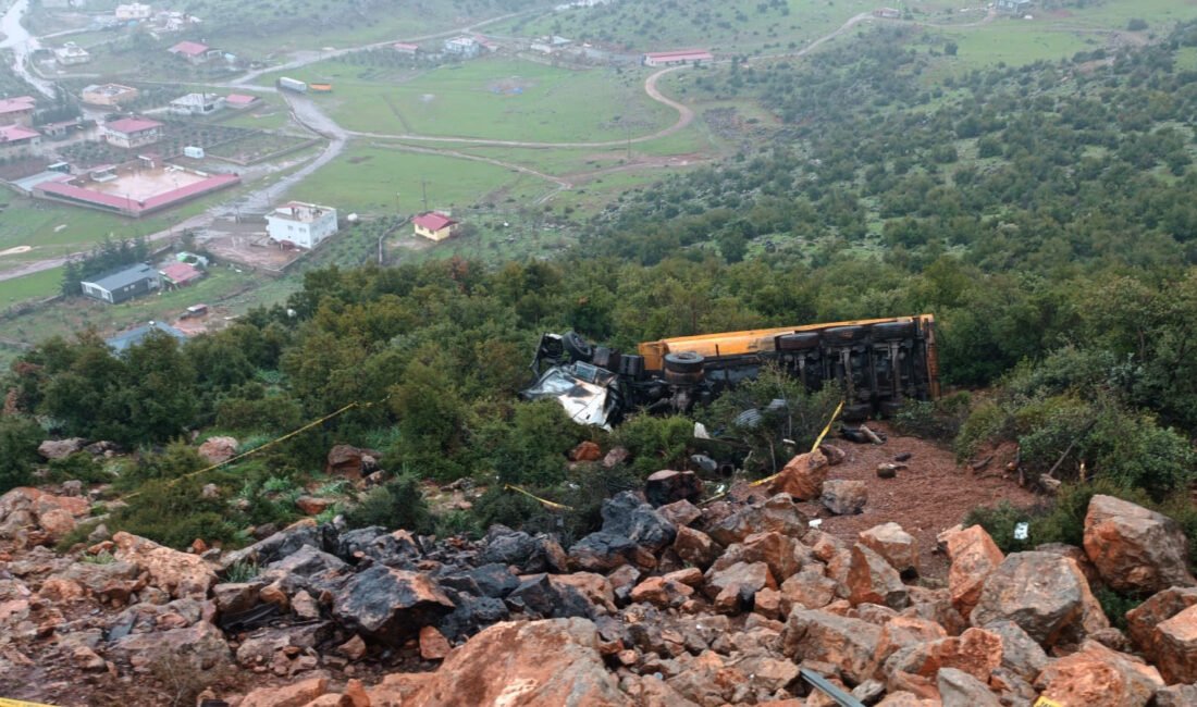 Kadir ÇELİK/ İSLAHİYE (Gaziantep), (DHA) - GAZİANTEP’in İslahiye ilçesinde uçuruma