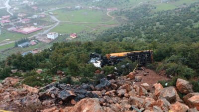 Kadir ÇELİK/ İSLAHİYE (Gaziantep), (DHA) - GAZİANTEP’in İslahiye ilçesinde uçuruma