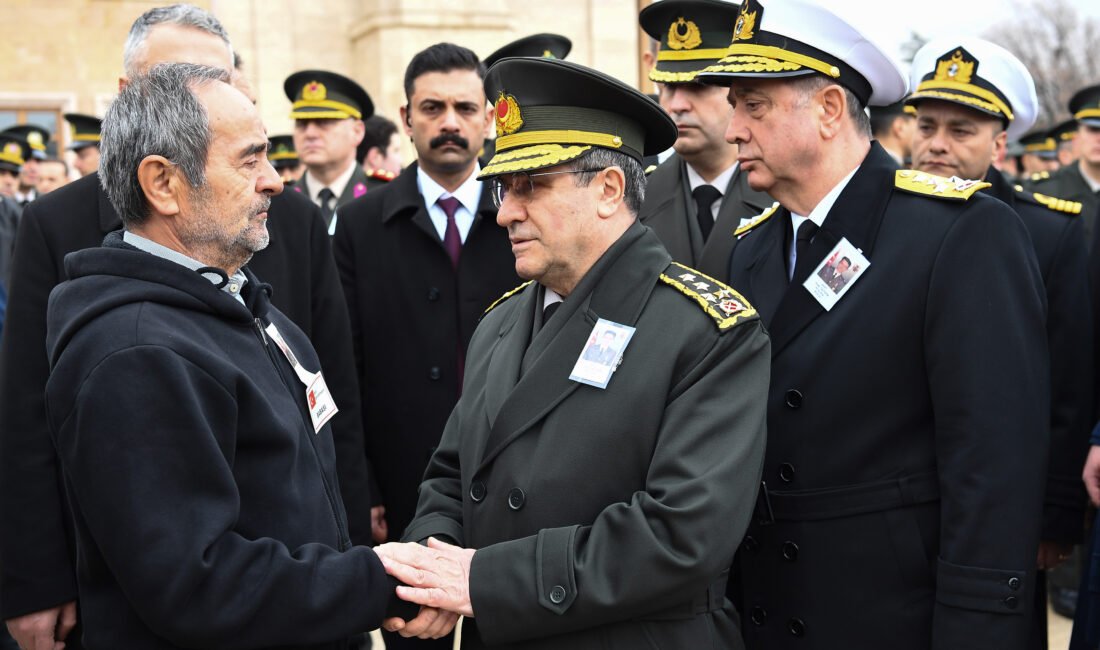 ANKARA, (DHA)- GENELKURMAY Başkanı Orgeneral Selçuk Bayraktaroğlu, Katar Silahlı Kuvvetleri'ne