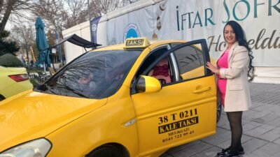 Hikaye GENÇ/KAYSERİ, (DHA)- KAYSERİ'de 2 yıldır taksi sürücülüğü yapan Gizem