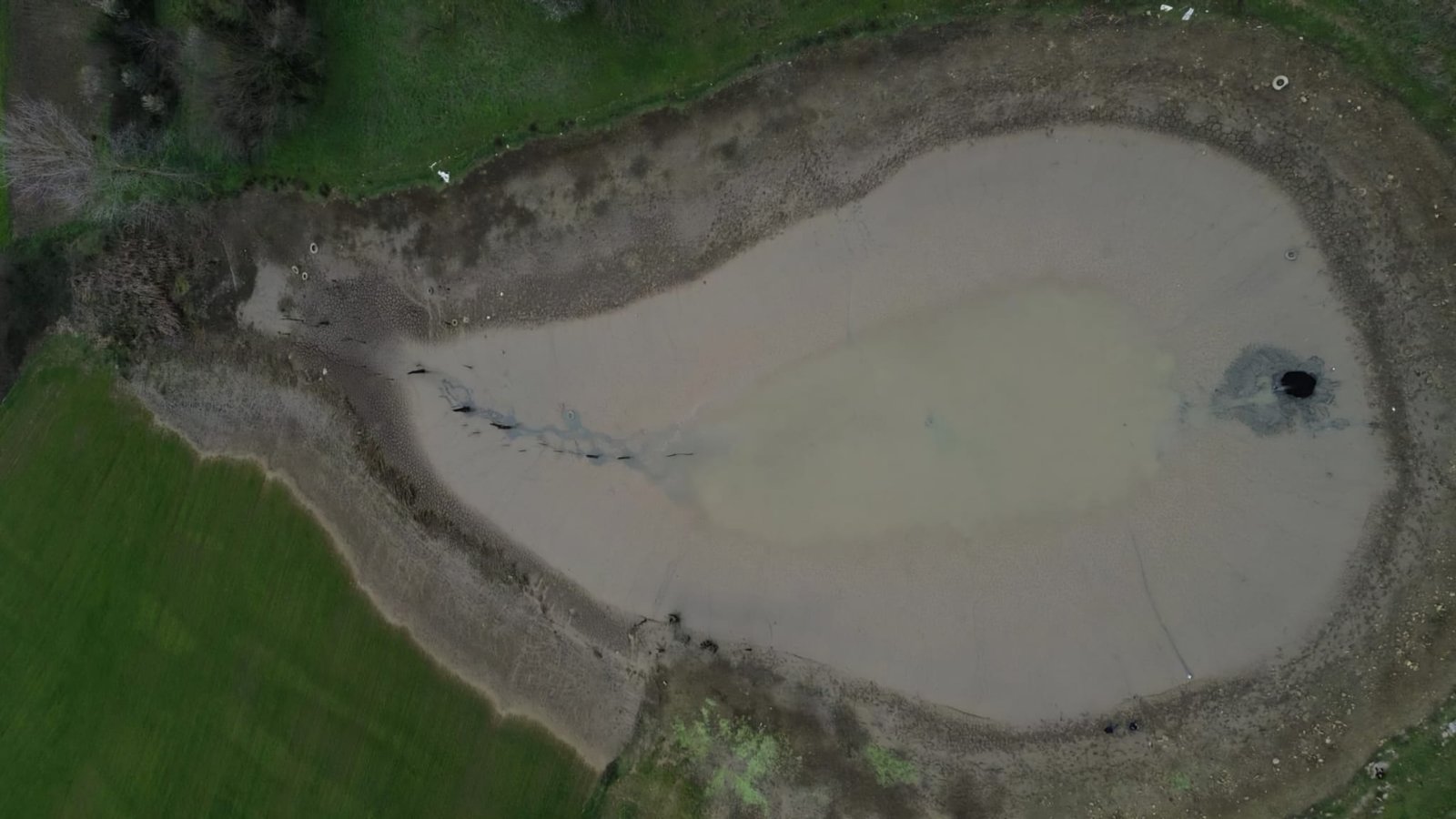 İsa ÇİÇEK/KAYNARCA(Sakarya),(DHA)-SAKARYA'nın Kaynarca ilçesinde Dımbazlar Göleti'ndeki su, daha önce kapatılan