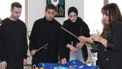 Erkan ALTUNTAŞ/AKSARAY, (DHA)- ANKARA'da gönüllü olarak görme engelliler için kitap