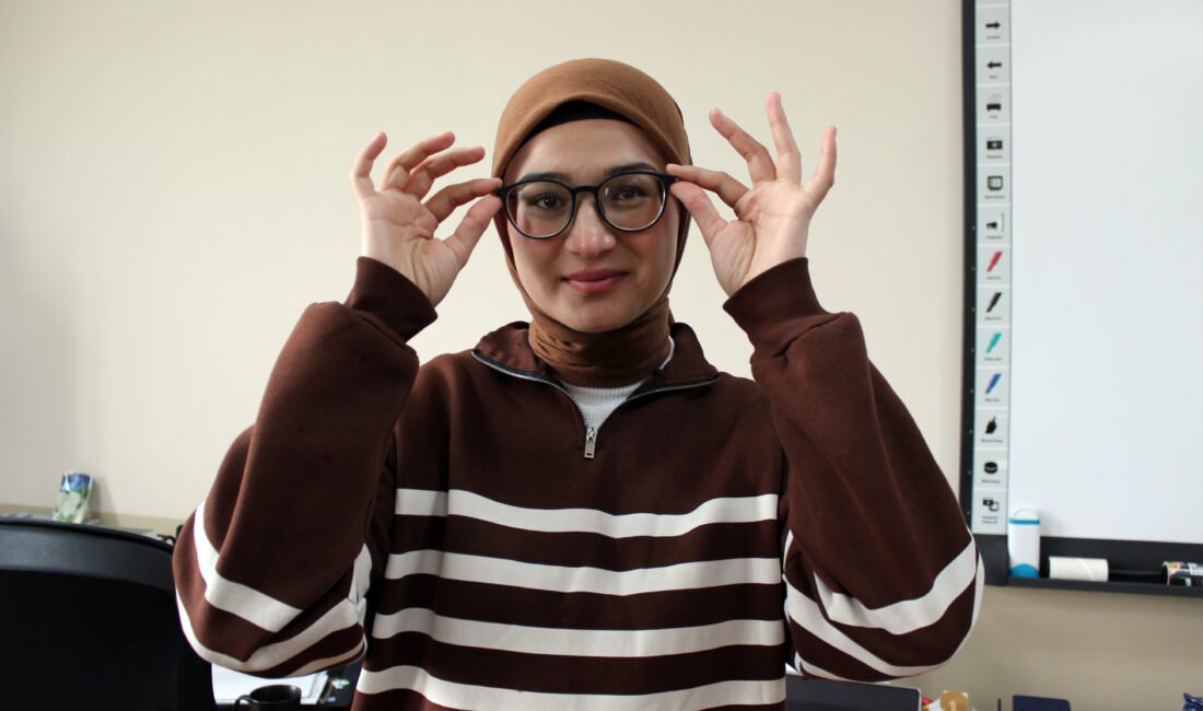 Görme engelli Şükran’ın hayatı üniversitede değişti: Öğretmen olup özel öğrencileri destekleyeceğim Erkan ALTUNTAŞ/AKSARAY, (DHA)- AKSARAY’da geçirdiği ateşli hastalık sonrası yüzde 50