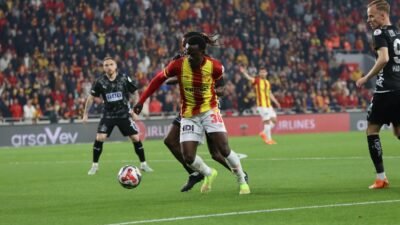Onur ATIŞ / İZMİR, (DHA)- SÜPER Lig'de evinde Corendon Alanyaspor'u