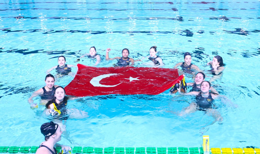 Göztepe’den sutopunda İzmir’e üçüncü Avrupa zaferi İZMİR, (DHA)- KADINLAR sutopunda Göztepe, İzmir'e üst üste üçüncü Avrupa