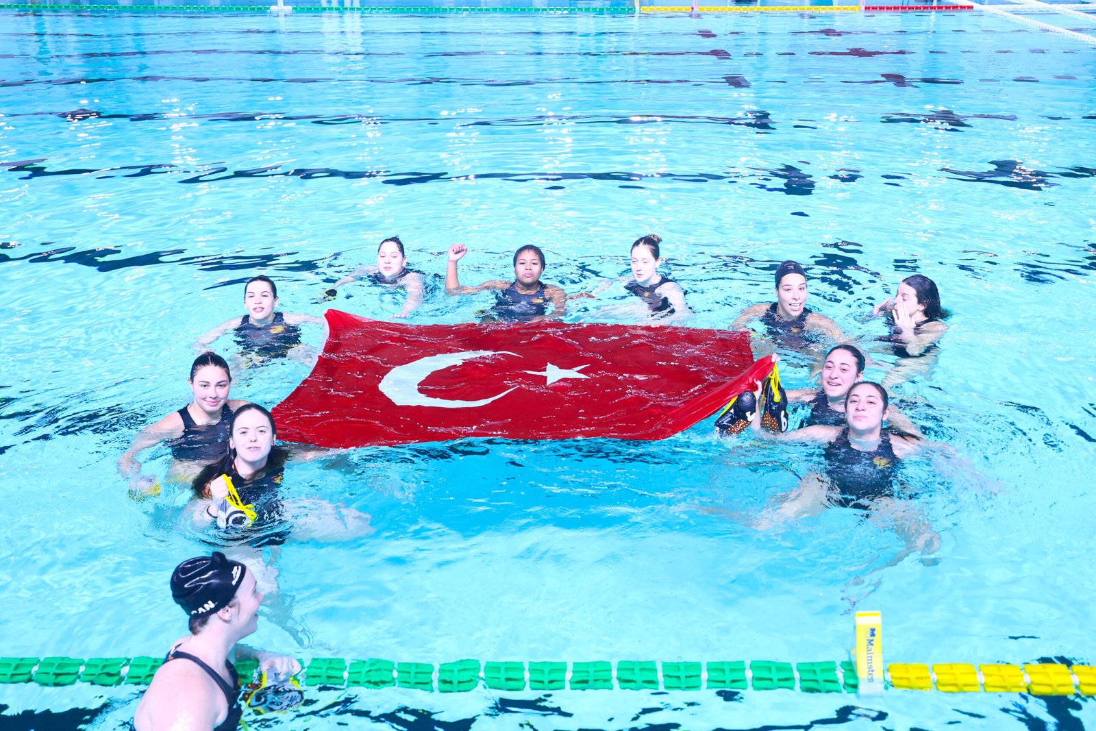 İZMİR, (DHA)- KADINLAR sutopunda Göztepe, İzmir'e üst üste üçüncü Avrupa