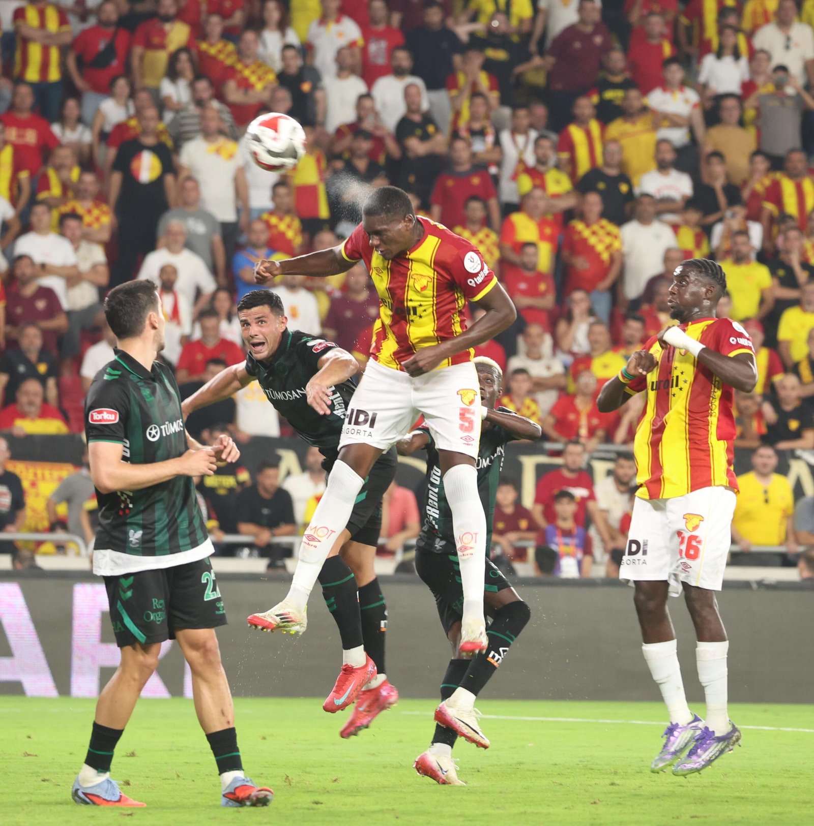 Onur ATIŞ / İZMİR, (DHA)- SÜPER Lig'de evinde Corendon Alanyaspor'la