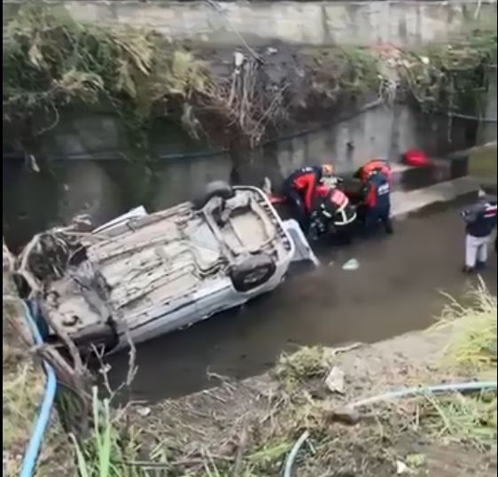 Hakan KABAHASANOĞLU/TİREBOLU (Giresun), (DHA)- GİRESUN’un Tirebolu ilçesinde hafif ticari aracın