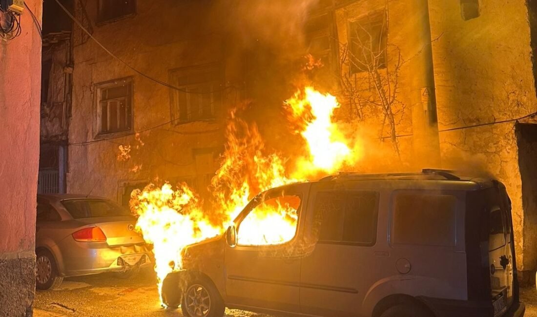 Hafif ticari aracı kundaklayan şüpheli tutuklandı Oğuzhan KILIÇ/KÜTAHYA, (DHA)- KÜTAHYA’da park halindeki hafif ticari araç çıkan