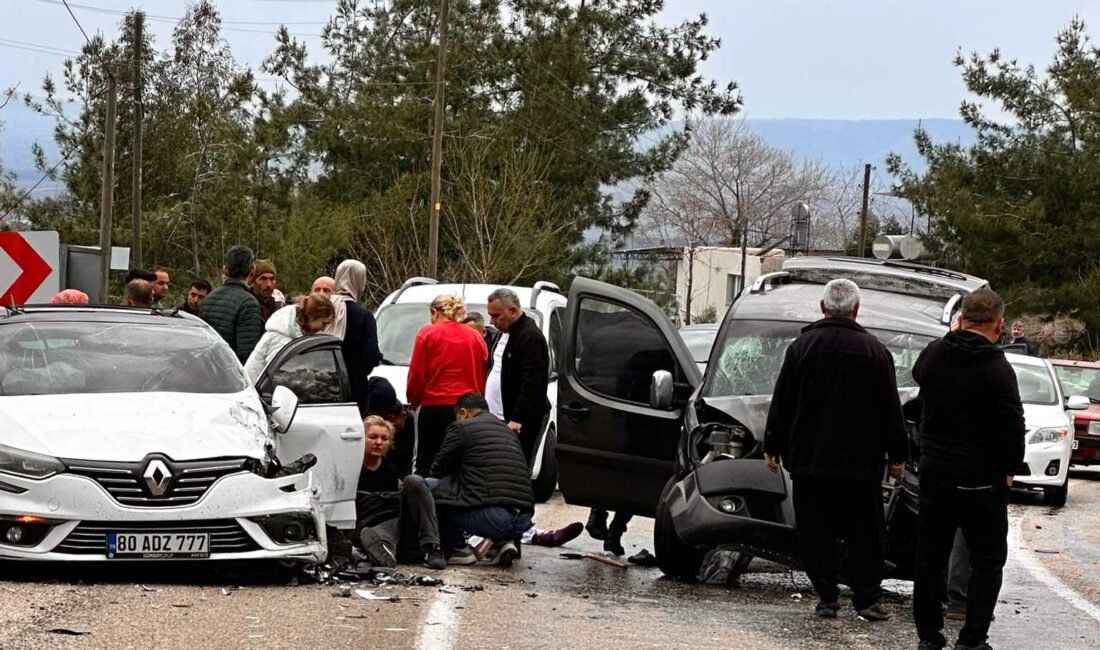 Efendi ERKAYIRAN/KADİRLİ, (Osmaniye), (DHA)- OSMANİYE'nin Kadirli ilçesinde, hafif ticari araçla