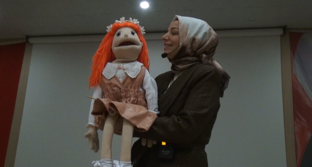 Bayram AYHAN/BATMAN, (DHA)-BATMAN'da Okul Öncesi Öğretmeni Hasret Ekmen, dudaklarını oynatmadan