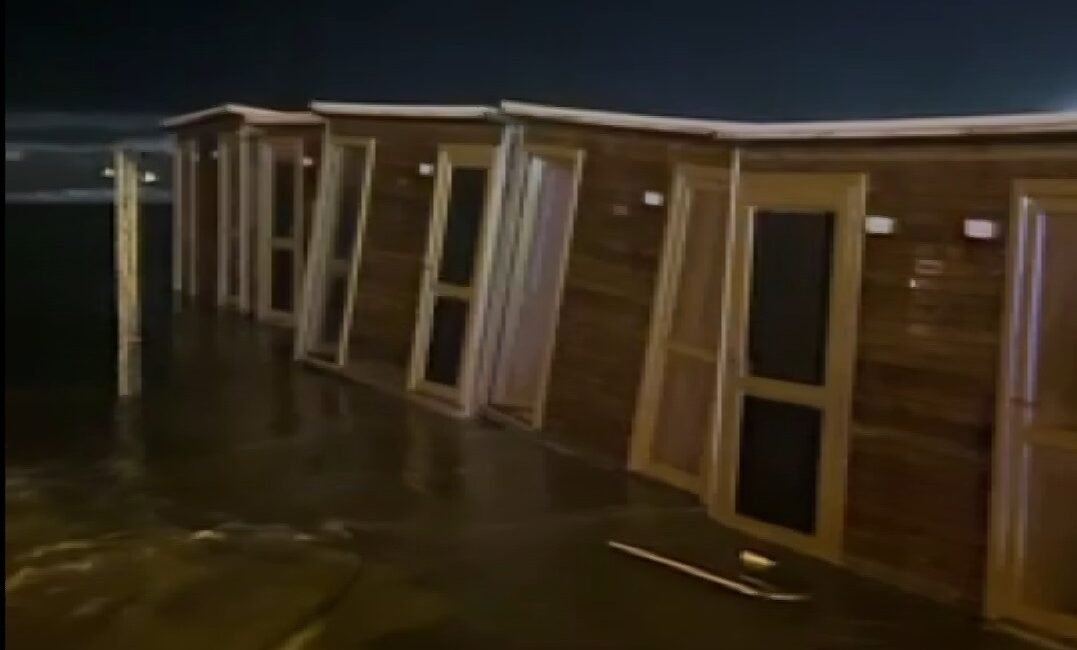 Alican GÜMÜŞ/ HATAY, (DHA)- HATAY'ın Samandağ ilçesinde etkili olan fırtına