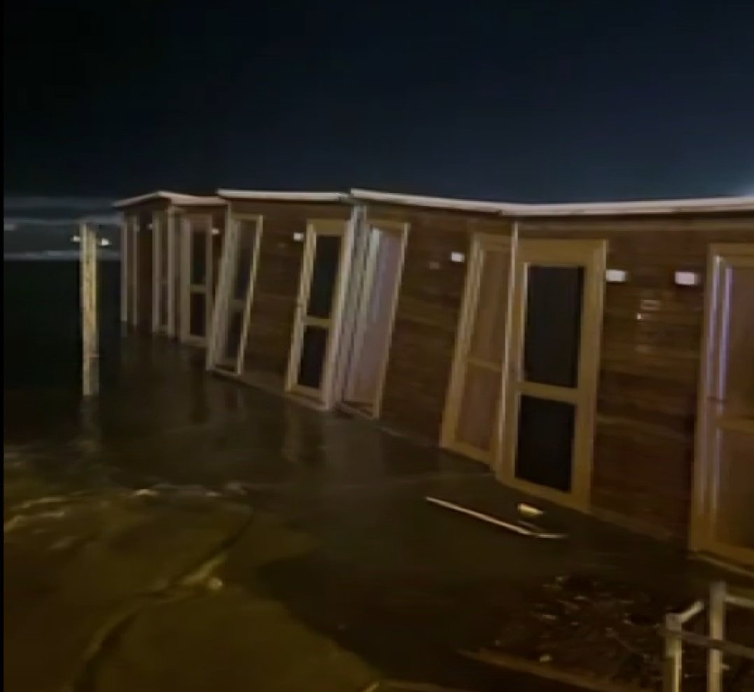 Alican GÜMÜŞ/ HATAY, (DHA)- HATAY'ın Samandağ ilçesinde etkili olan fırtına