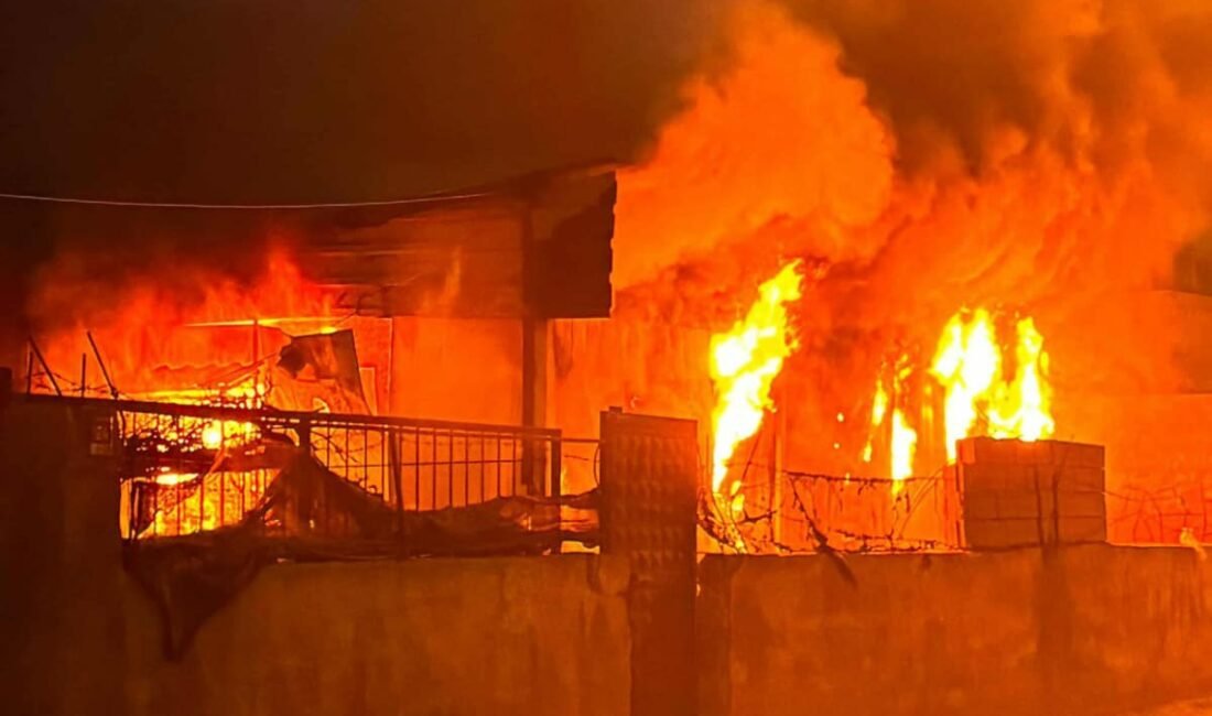 Cuma Yunus YAŞATIR/ REYHANLI(Hatay), (DHA)- HATAY’da bir konteyner depoda prizden