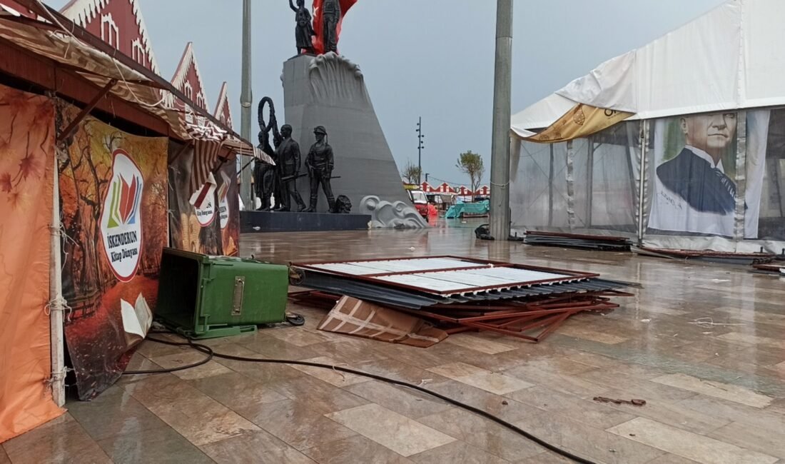 Ufuk AKTUĞ/İSKENDERUN(Hatay), (DHA)-HATAY’ın İskenderun ilçesinde etkili olan kuvvetli rüzgarda bazı