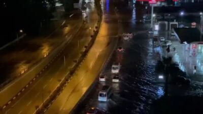 Ufuk AKTUĞ/ İSKENDERUN(Hatay), (DHA)- HATAY'ın İskenderun ilçesinde etkili olan sağanak