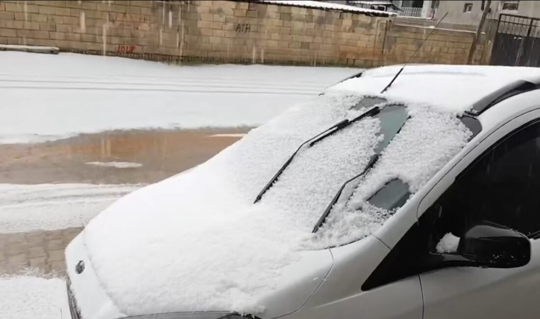 Ferhat DERVİŞOĞLU-Yunus Cuma YAŞATIR/REYHANLI, (Hatay), (DHA)- HATAY'ın Reyhanlı ilçesinde dolu