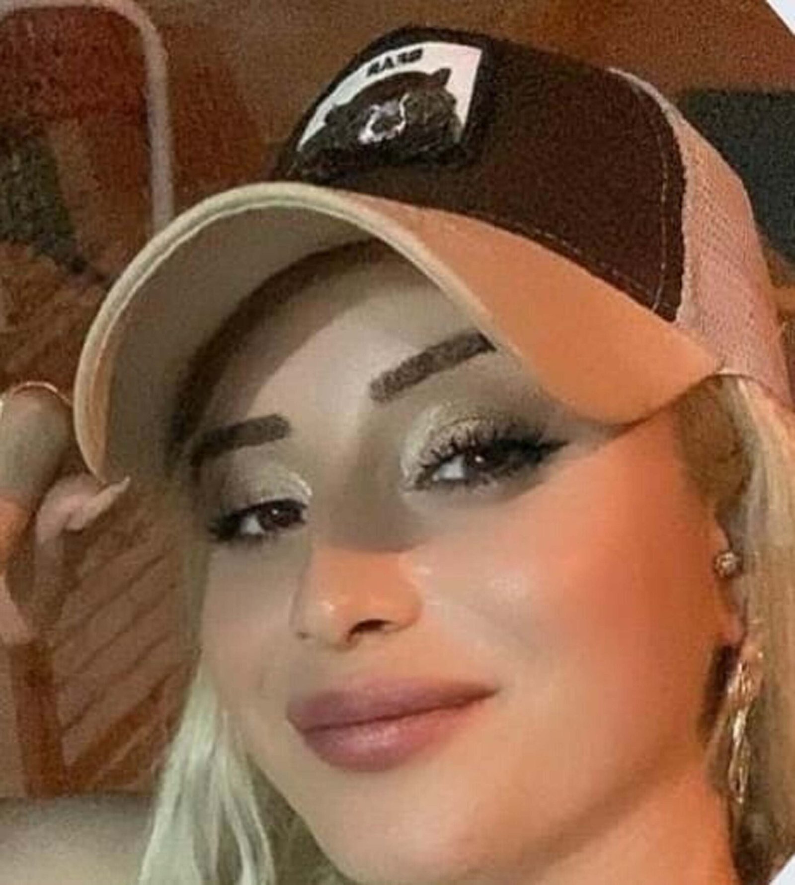 Kadir ÖZEN/İZMİR, (DHA)- İZMİR'in Bayraklı ilçesinde boşandığı 2 çocuğunun annesi