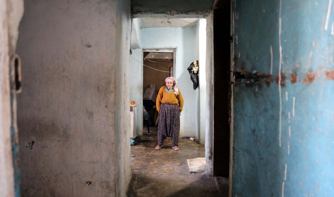 Ahmet ATMACA-Nuray UZATMAZ/GAZİANTEP, (DHA)- GAZİANTEP’te hurda malzemeler toplayarak geçimini sağlayan