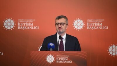 ANKARA,(DHA)- İLETİŞİM Başkanı Burhanettin Duran, İstanbul’da düzenlenen iftar programında basın