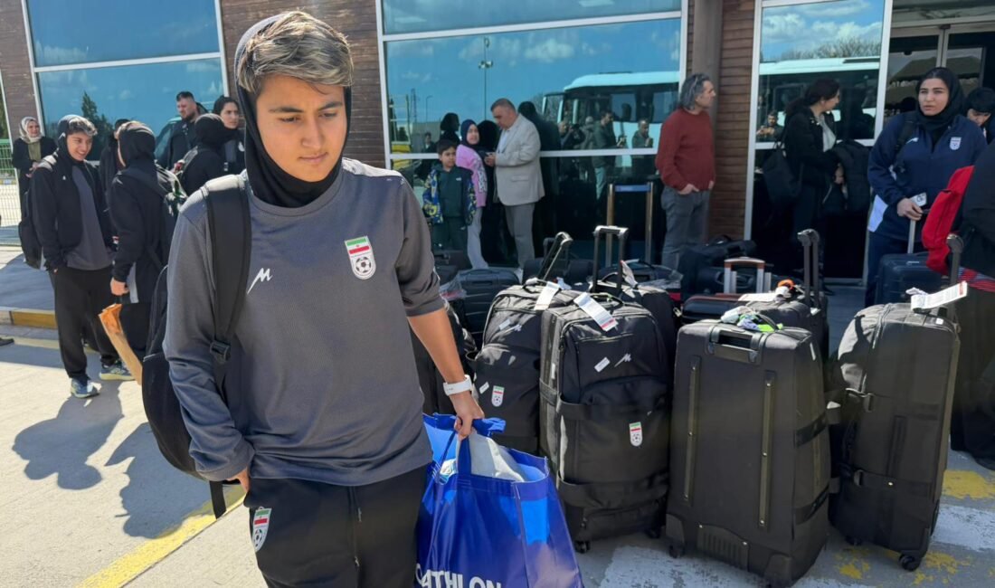 Özkan AYDIN/IĞDIR, (DHA)-İRAN Milli Kadın Futbol Takımı kafilesi, ülkelerine dönmek