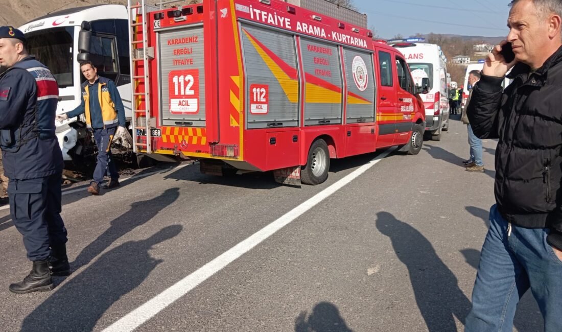 Sinan KABATEPE/EREĞLİ(Zonguldak), (DHA)- ZONGULDAK’ın Ereğli ilçesinde işçi taşıyan servis midibüsü