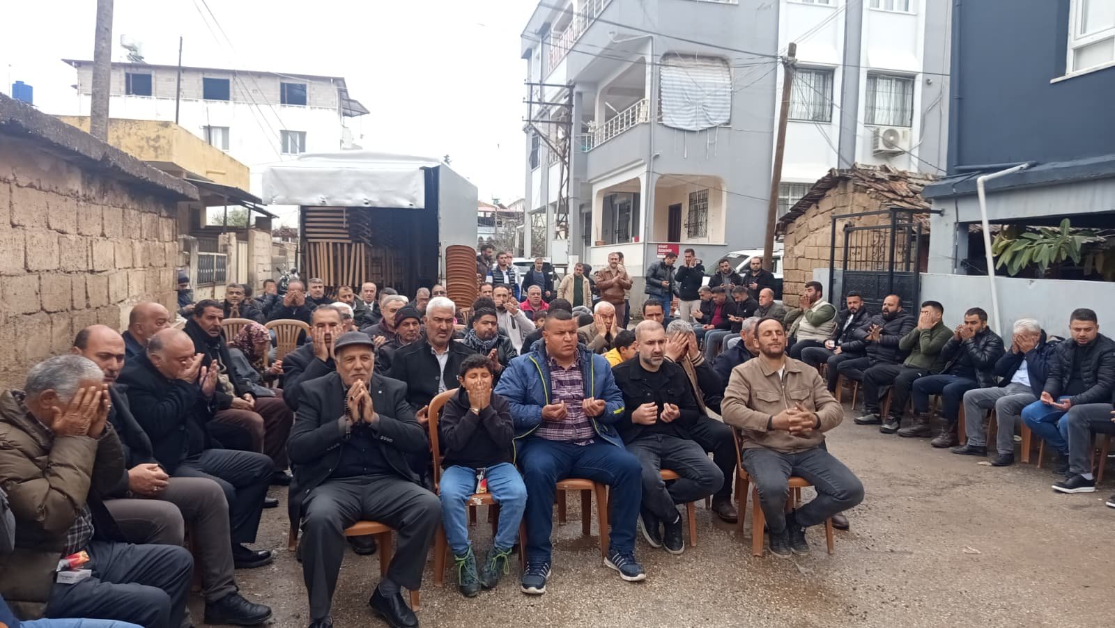Yunus Cuma YAŞATIR-Ferhat DERVİŞOĞLU/REYHANLI (Hatay), (DHA)- İRAN’da kullandığı TIR'a İsrail