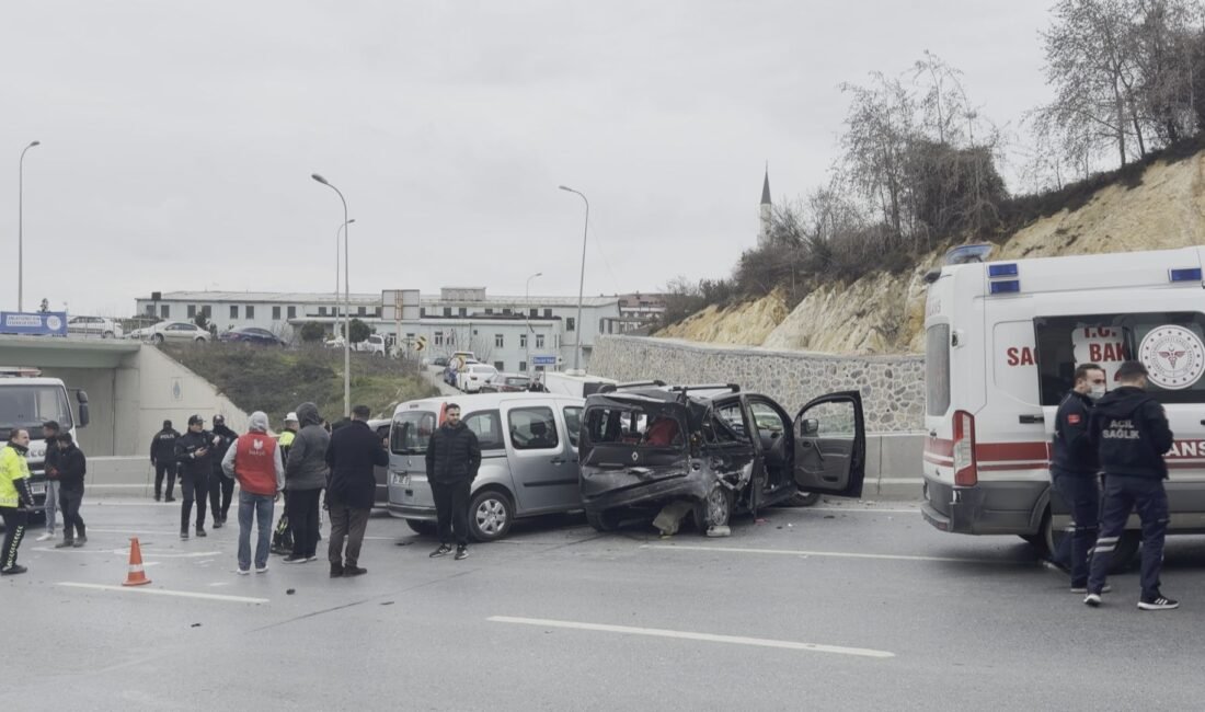 İstanbul – Arnavutköy’de 4 aracın karıştığı zincirleme kaza: 6 yaralı Taylan ERGÜN/ İSTANBUL,(DHA)- ARNAVUTKÖY'de 4 aracın karıştığı zincirleme kazada yaralanan
