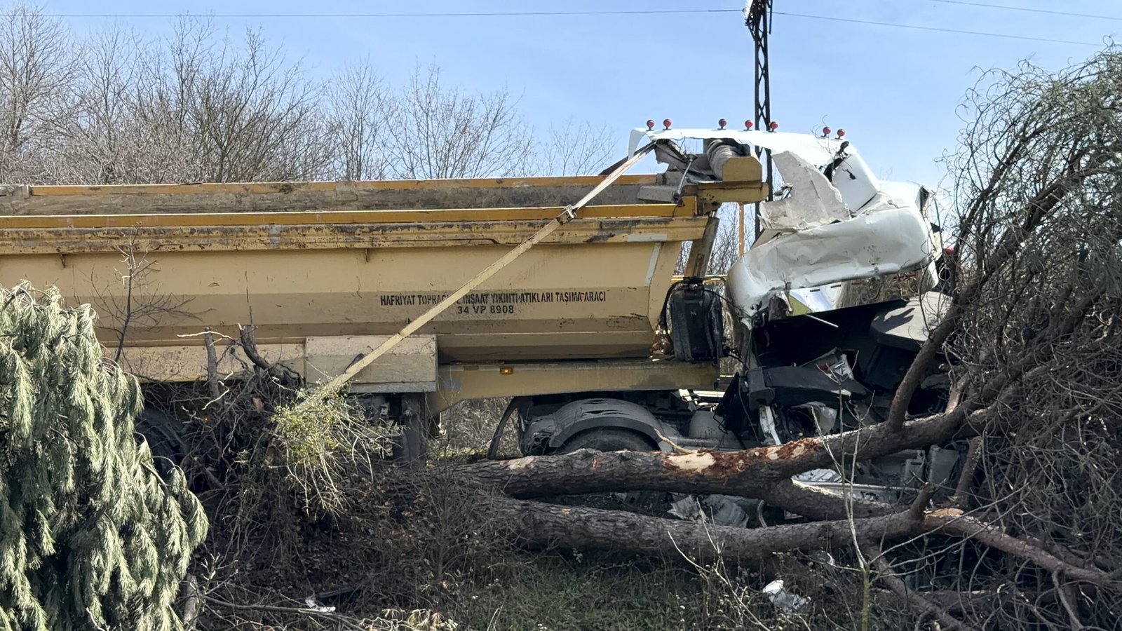 Taylan ERGÜN / İSTANBUL (DHA) – ARNAVUTKÖY'de şoförünün direksiyon hakimiyetini