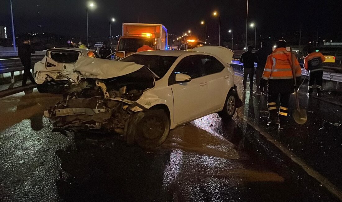 İstanbul – Ataşehir’de 8 aracın karıştığı zincirleme kaza: 4 yaralı -1 Mehmet Kaan KURT/İSTANBUL, (DHA)- ATAŞEHİR Çamlıca bağlantı yolu Ankara istikametinde