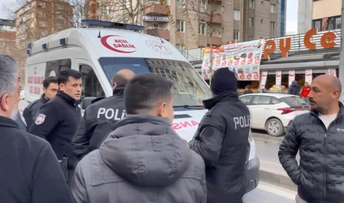 İstanbul – Ataşehir’de çöp kamyonunun çarptığı kadın hayatını kaybetti Esra GÜNTEPE - Ulaşcan ÖZER / İSTANBUL (DHA) - ATAŞEHİR'de