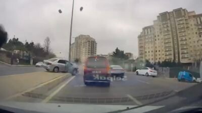 Mert ORDU-Hiba HAKBİLİR/İSTANBUL,(DHA)- ATAŞEHİR'de sürücüsünün direksiyon hakimiyetini kaybettiği otomobilin çarptığı