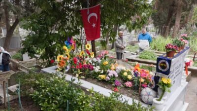 Ceyda YEŞİLOĞLU- Haruncan ŞAHBAZOĞLU/İSTANBUL,(DHA)-GÜNGÖREN’de bıçaklı saldırıda öldürülen Atlas Çağlayan mezarı