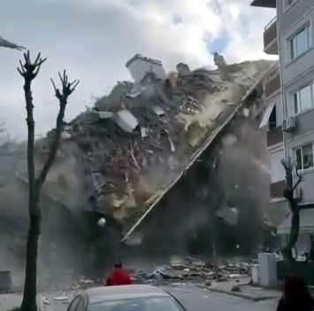 İhsan DÖRTKARDEŞ / İSTANBUL (DHA)- Avcılar’da kentsel dönüşüm kapsamında boşaltılan