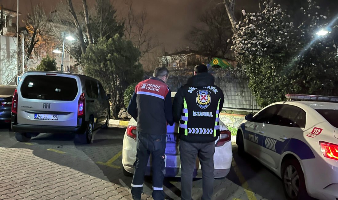 İstanbul- Avcılar’da ehliyetsiz drift atan sürücüye 340 bin lira ceza Veysel TİMDU- İhsan DÖRTKARDEŞ İSTANBUL, (DHA)- AVCILAR'da sürücü belgesi iptal