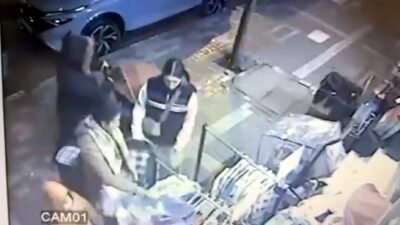 İhsan DÖRTKARDEŞ / İSTANBUL, (DHA)- AVCILAR'da 4 kadın yanlarındaki bir