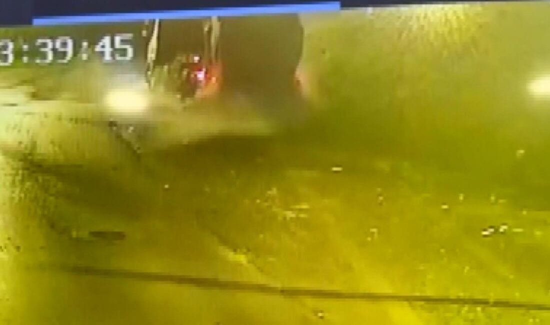 İhsan DÖRTKARDEŞ/İSTANBUL, (DHA)- AVCILAR’da kamyonla getirdiği molozları caddeye döktüğü belirlenen