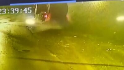 İhsan DÖRTKARDEŞ/İSTANBUL, (DHA)- AVCILAR’da kamyonla getirdiği molozları caddeye döktüğü belirlenen