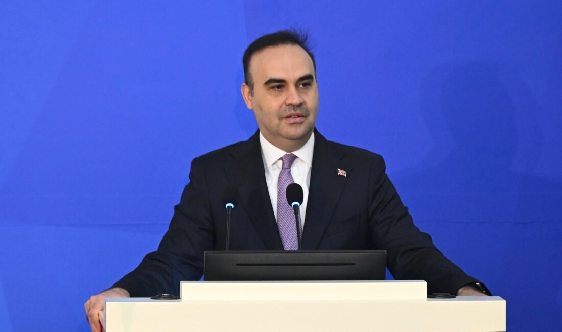 Gülseren KARAPINAR-Şevval CİNDİR/İSTANBUL,(DHA)-OTOMOTİV Sanayii Derneği 51'inci Olağan Genel Kurul Toplantısı'nda