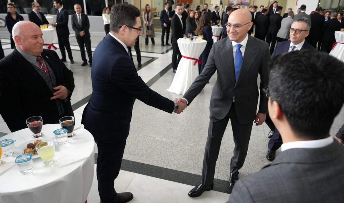 İSTANBUL, (DHA) – BAKIRKÖY Adliyesi’nde Ramazan Bayramı dolayısıyla bayramlaşma töreni