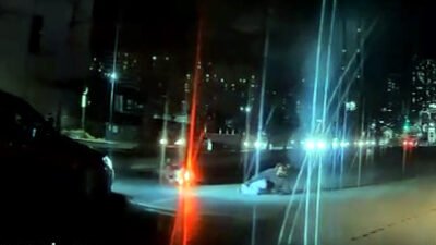 Veysel TİMDU/İSTANBUL, (DHA)- BAŞAKŞEHİR’de arabanın çarptığı motosikletli savrularak yere düştü.Motosikletliye