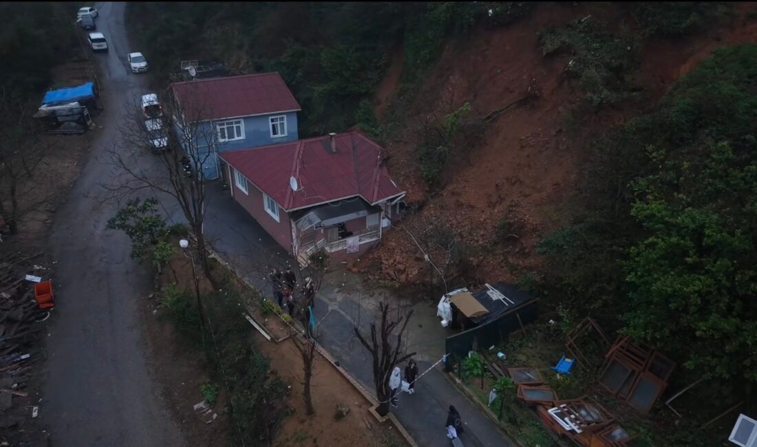 Mert ORDU/İSTANBUL,(DHA)- İSTANBUL genelinde etkili olan yağışın ardından Beykoz'da toprak