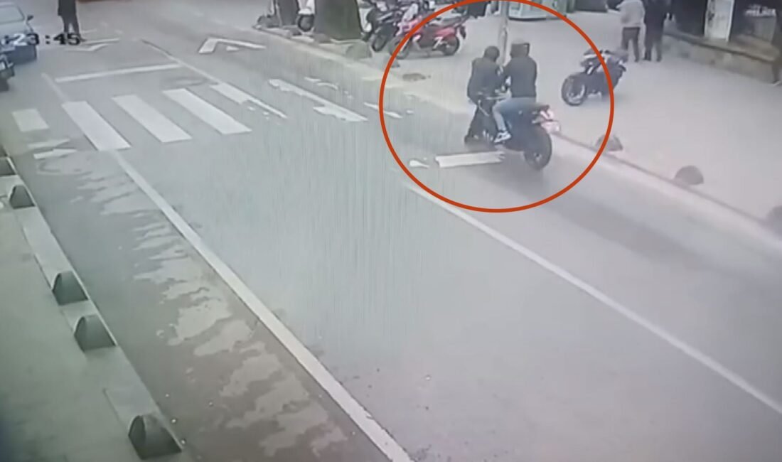 Mert ORDU/İSTANBUL, (DHA)- BEYKOZ'da yaya geçidinden karşıya geçmeye çalışan A.A.