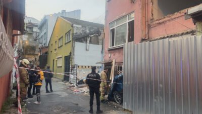 Soner HASIRCIOĞLU/İSTANBUL, (DHA)- BEYOĞLU Sururi Mehmet Efendi Ufak Köprü Sokak'ta