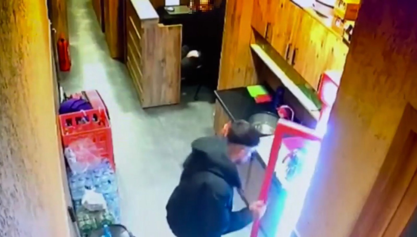 Doğan Can CESUR / İSTANBUL (DHA)- BEYOĞLU’nda bir şüpheli internet