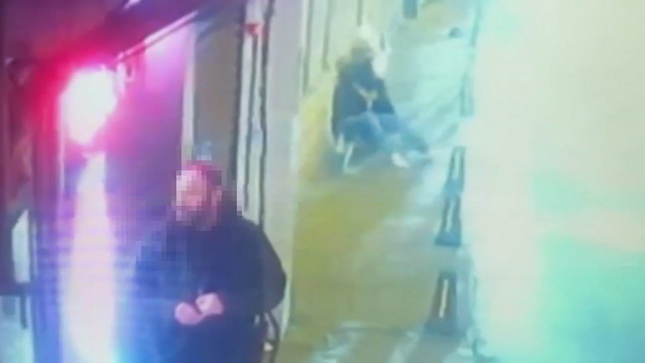 Hasan YILDIRIM / İSTANBUL, (DHA)- BEYOĞLU'nda uyuyan kişinin cep telefonunu