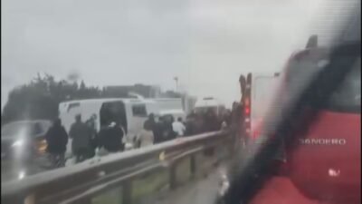 Derya EVREN KORKMAZ/İSTANBUL,(DHA)- BÜYÜKÇEKMECE D-100 Karayolu Güzelce Mevkii'nde şoförünün direksiyon